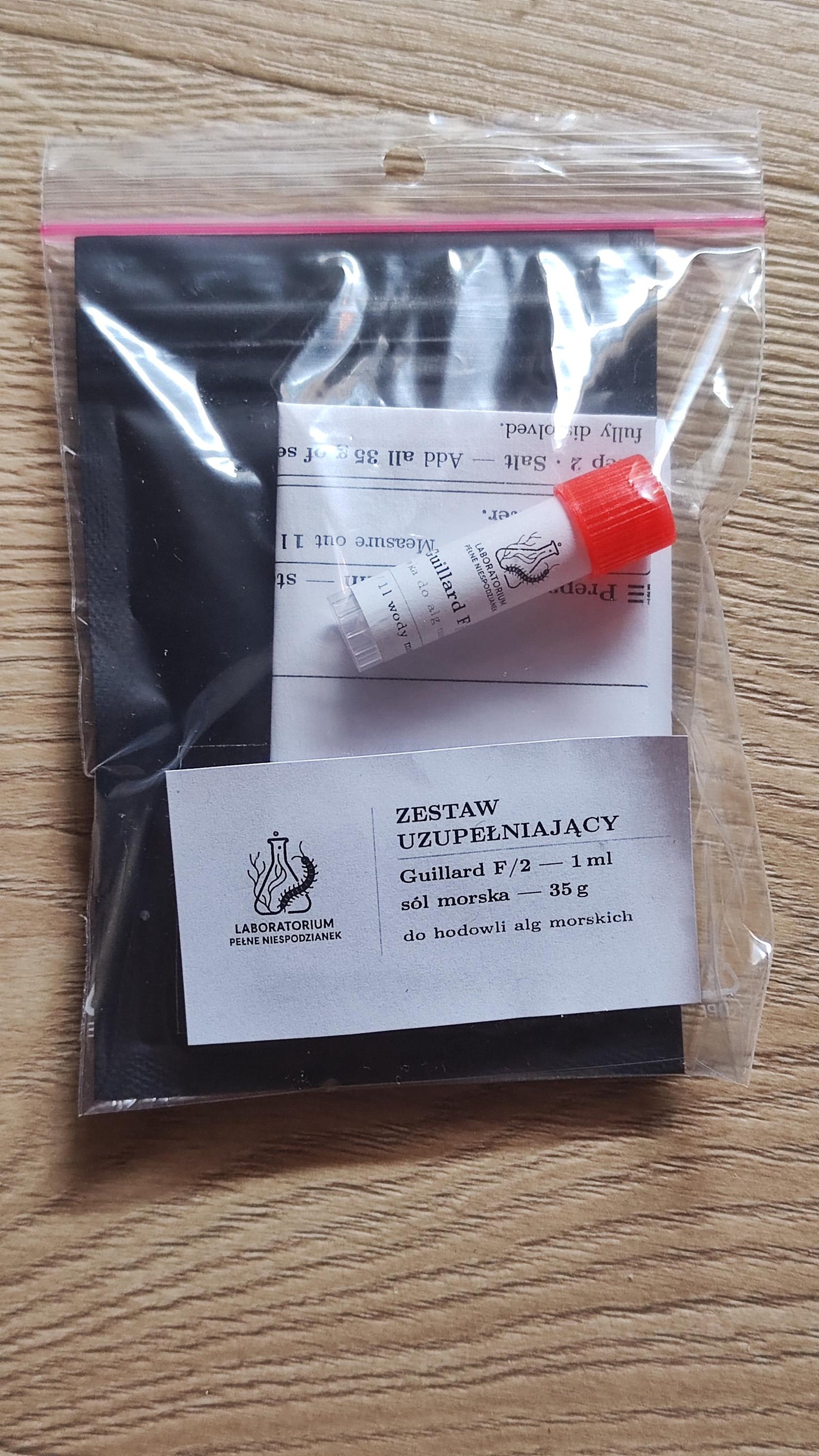 Zestaw uzupełniający w opakowaniu, w jakim trafia do klienta